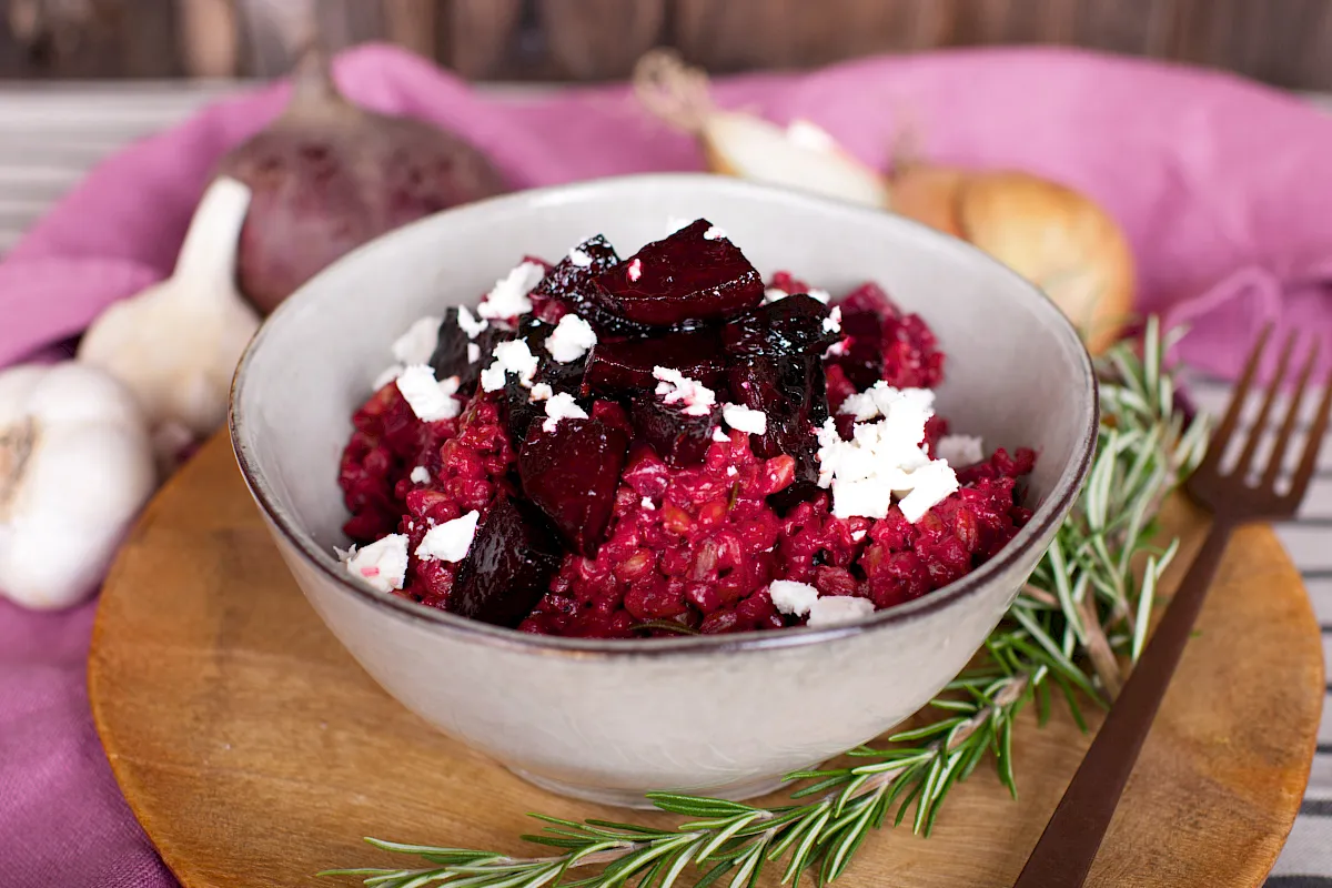 Rotebete Graupen Bowl mit Feta