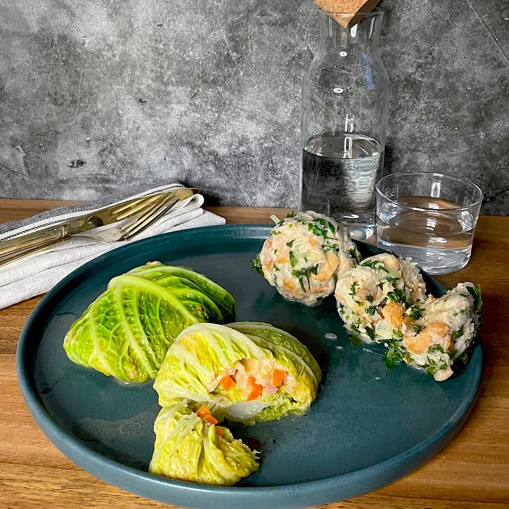 Kohlrouladen mit Semmelknödel