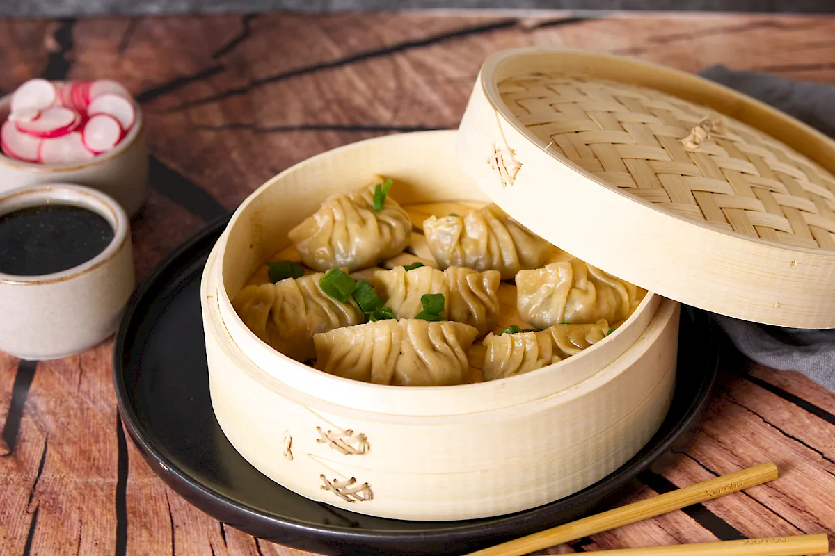 Jaozi mit Gem&uuml;sef&uuml;llung im Dampfk&ouml;rbchen