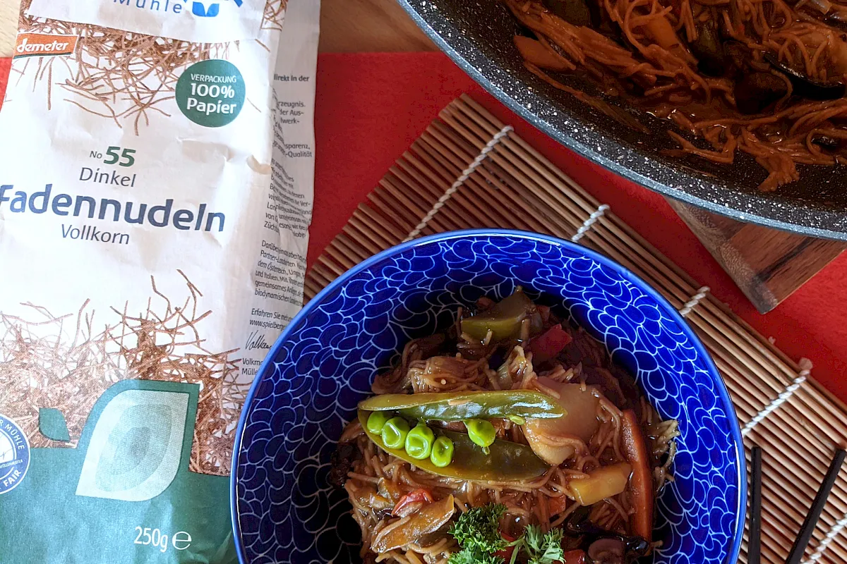 Fadennudeln im Wok