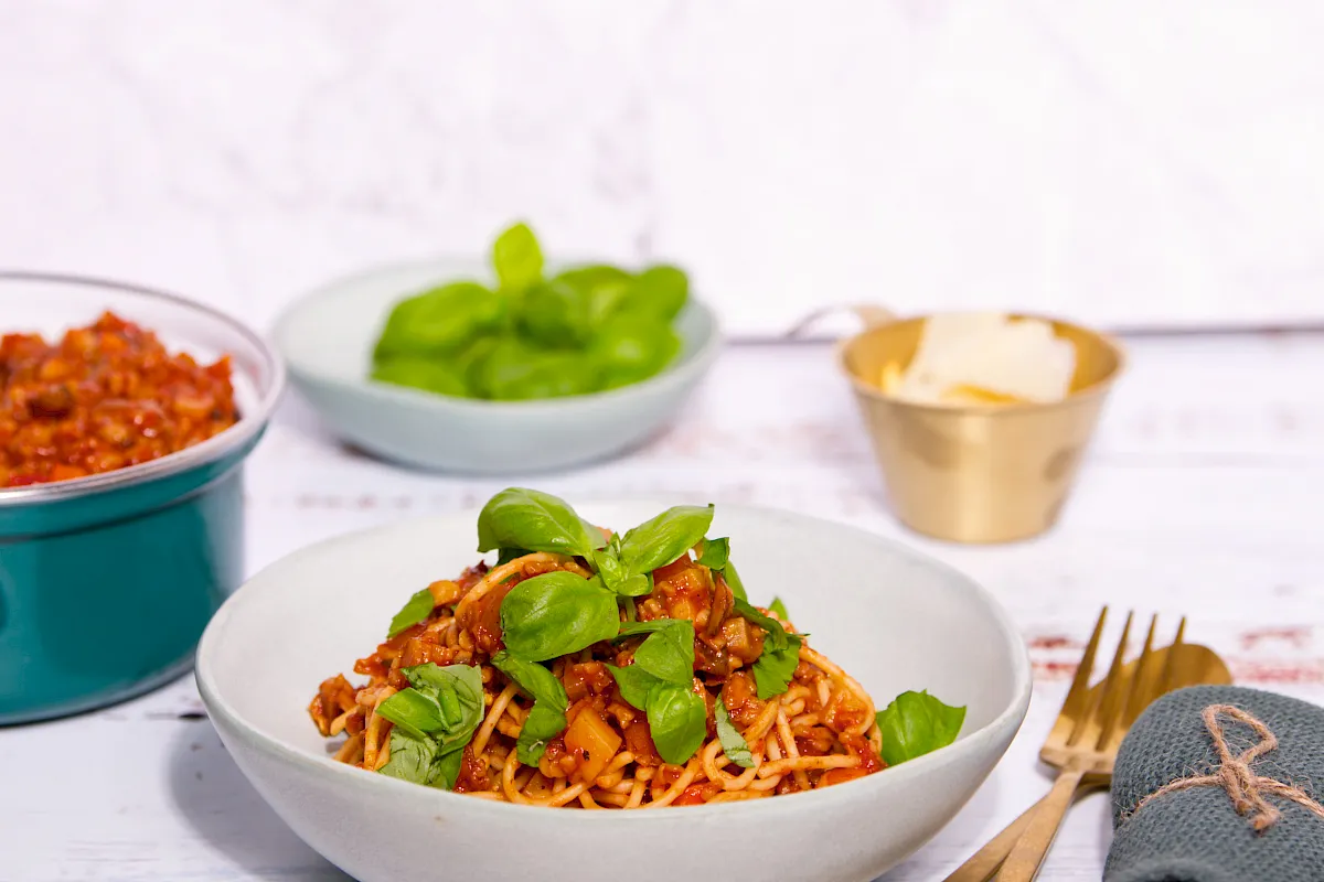 Gr&uuml;nkernbolognese mit Spaghetti