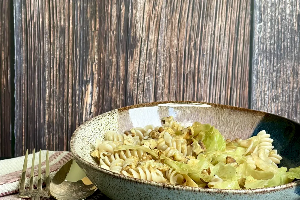 Pasta mit Wirsing und knusprigen Walnusscrunch
