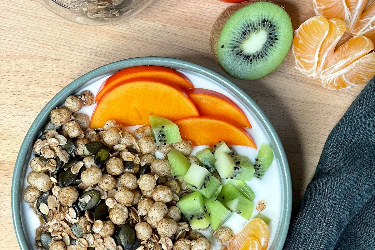 Granola mit frischem Obst