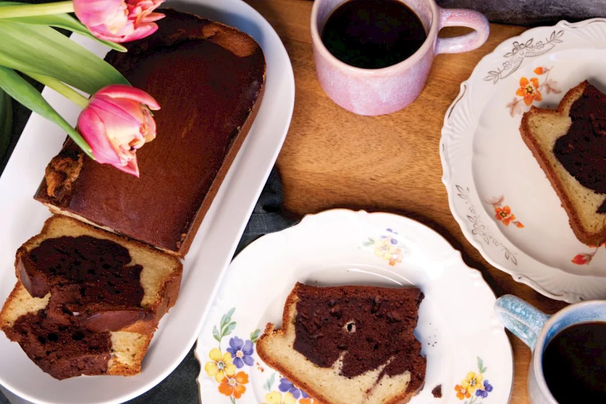 Marmorkuchen aus R&uuml;hrteig und Schokoteig