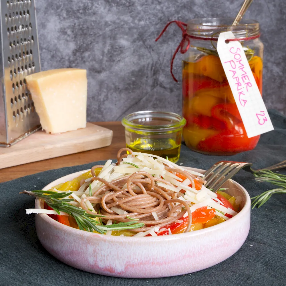 Spaghetti mit eingekochten Paprika
