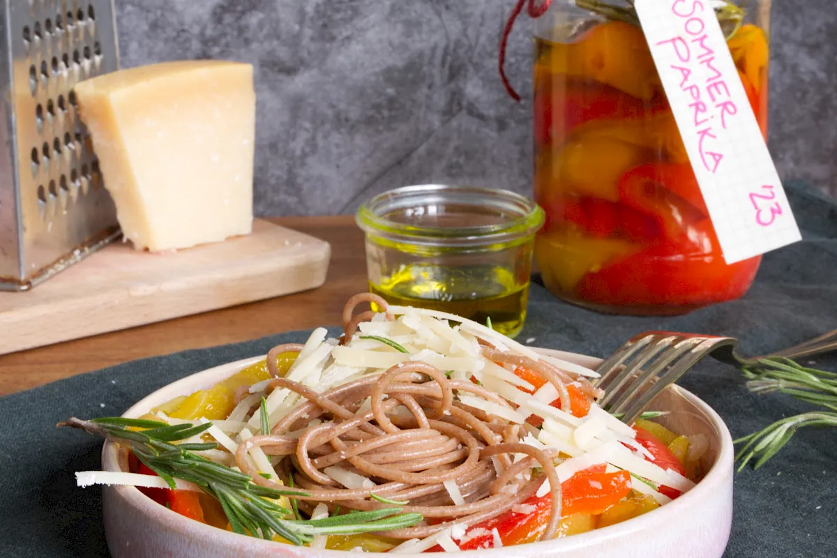Spaghetti mit eingekochten Paprika