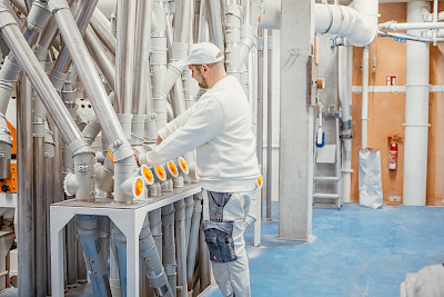 Ein M&uuml;ller in der Spielberger M&uuml;hle