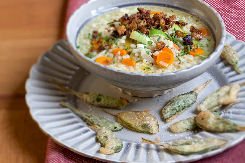 B&uuml;ndner Gerstensuppe mit R&auml;uchertofu-Br&ouml;seln